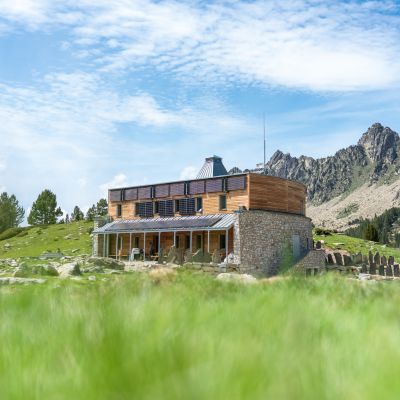 Dessin d'architecte pour présenter le projet de construction du refuge de montagne Aygues-Cluses - Atelier Ott